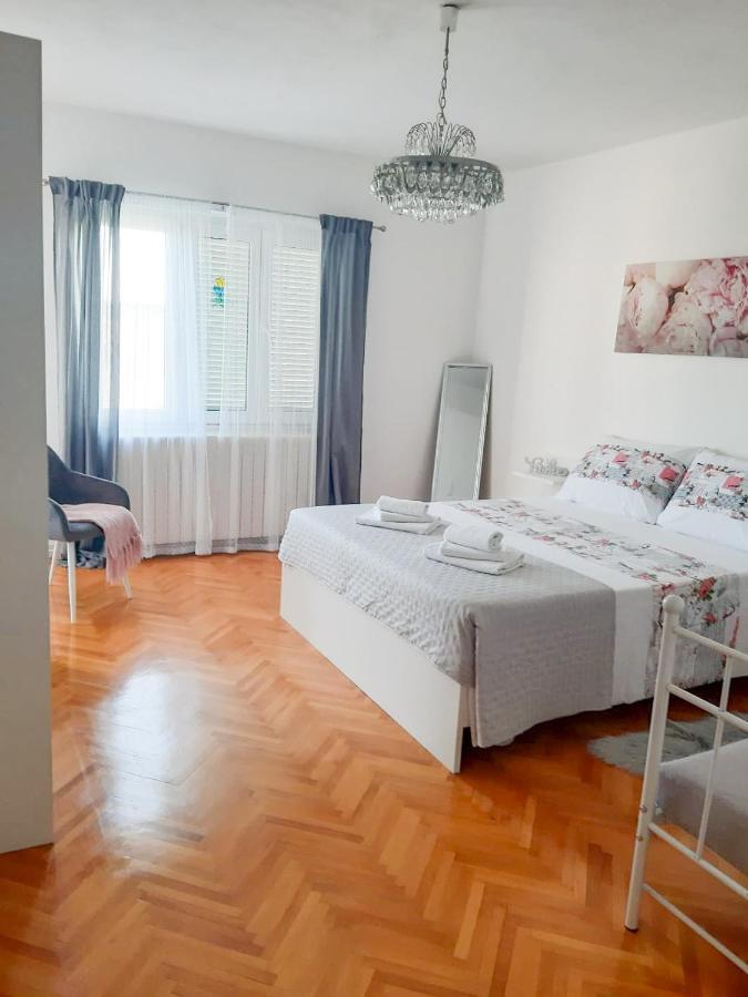 Apartments Sara Подстрана Экстерьер фото