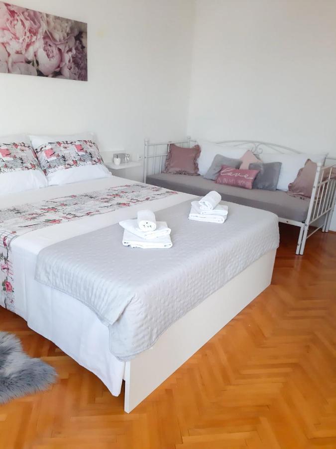 Apartments Sara Подстрана Экстерьер фото