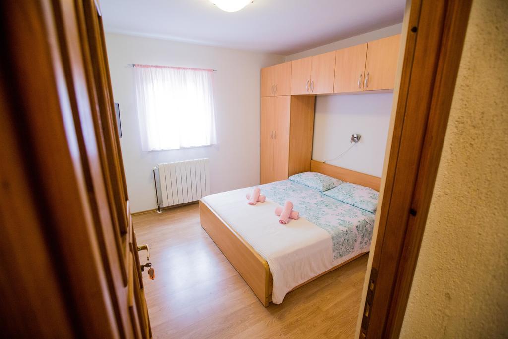 Apartments Sara Подстрана Экстерьер фото