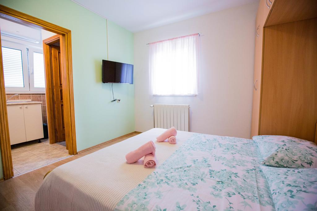 Apartments Sara Подстрана Экстерьер фото