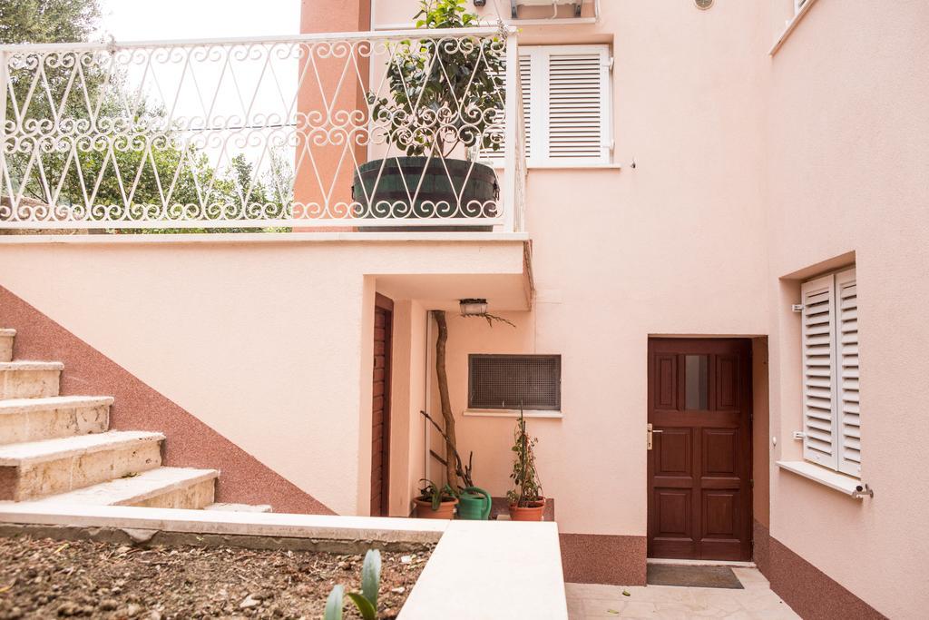 Apartments Sara Подстрана Экстерьер фото