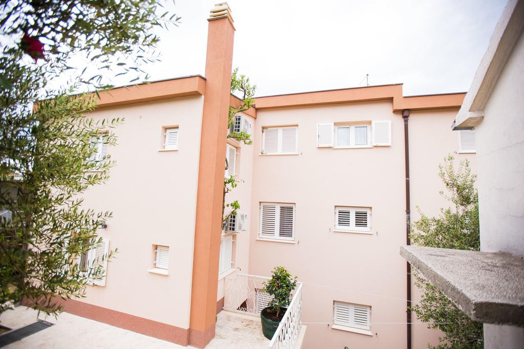 Apartments Sara Подстрана Экстерьер фото